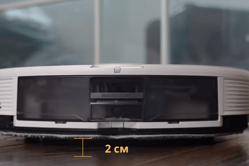 Die Wischplatte des Roborock G10 wird angehoben.